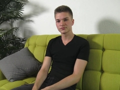 Sleek 8teenboy Beginner Taylor Coleman Blows his Fountain