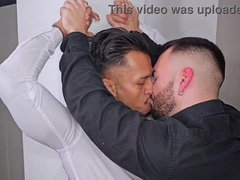 Moist office poke to down the pression