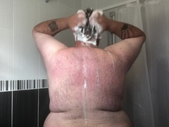 Superchub 550lbs taking a bathroom