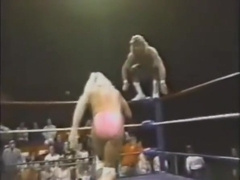 2 hots pro wrestlers