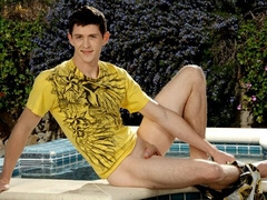 22-year-old hottie Nate Kennedy jacking off real fast