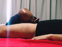 El Encargado De Mi Departamento Me Pide Que Le Chupe Verga A Escondidas