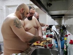 Chunky bears and small gay boys in a fun DILF threesome