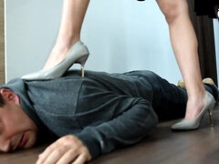 18 años, Morena, Checa, Pies, Dominacion femenina, Tacones, Humillación, Esclavo