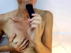 Watch me deepthroat my fingers and get yourself off in this solo vlog with Luna