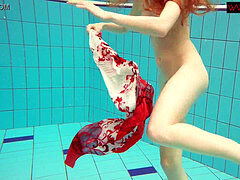 Poilue, Nue  à poil, Polonais, Piscine, Rousse roux, Adolescente, Sous marin