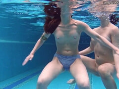 Grosse titten, Tschechisch, Lesbisch, Pool, Dusche, Badeanzug, Jungendliche (18+), Titten