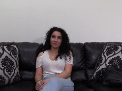 Éjaculer dans la bouche, En levrette, Doigter, Première fois, Seins naturels, Chevaucher, Adolescente, Jouets