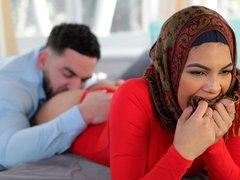 お尻, フェラチオ, 茶髪の, バック, 手コキする, 異人種間, タトゥー, ティーン