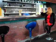 Aangekleed, Fetisj, Rijpe lesbienne, Moeder die ik wil neuken, Naakt, Pissen, Satijn, Nat