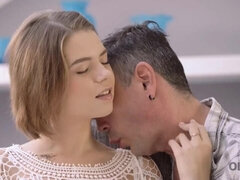 18 ans, Sucer une bite, Plantureuse, Papa, Queue, Hd, Mature, Adolescente