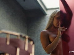 Solo Sizzler Stripper from Russia with Love!