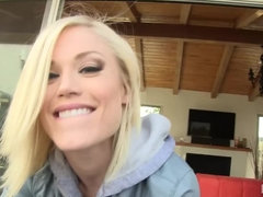 Entre bastidores, Rubia, Mamada, Al aire libre, Pequeña, Pov