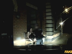 Leie, Auto, Spermaladung, Handjob, Lecken, Im freien, Muschi, Uniform