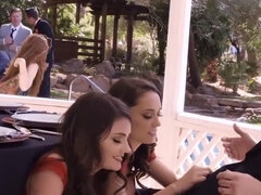 Grosse bite, Gros seins, Brunette brune, Tromperie, Tir de sperme, De plein air, Public, Plan cul à trois