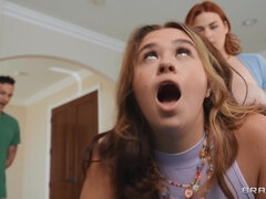 Grote kont, Grote mammen, Hardcore, Natuurlijke tieten, Pornster, Roodharige vrouw, Trio, Tieten likken