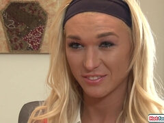 Anal, Baby sitter, Gros seins, Gorge profonde, Transsexuelle, Tatouage