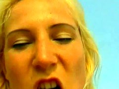Amateur blonde girlfriend sucks and fucks on the beach
