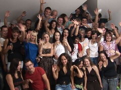 18 ans, Amateur, Cul, Sucer une bite, Brunette brune, Groupe, Masturbation, Adolescente