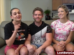 18 ans, Sucer une bite, Jeux, Hd, Chatte, Se déshabiller, Plan cul à trois, Nénés