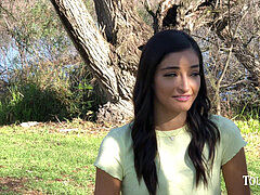 Verga grande, Mamada, Coche, Orgasmo, Al aire libre, Pequeña, Público, Realidad