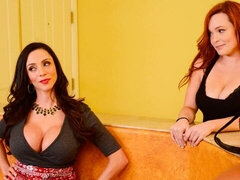 Gros cul, Grosse bite, Gros seins, Sucer une bite, Brunette brune, En levrette, Pénis, Nénés