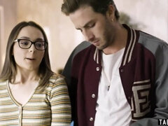 Mamada, Morena, Universidad, Garganta profunda, Primera ves, Sexo duro, Adolescente, Virgen