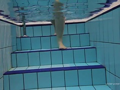 Beauté, Brunette brune, Européenne, Fétiche, Piscine, Solo, Adolescente, Nénés