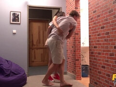 Bad, Blasen, Besamung, Hundestellung, Handjob, Lecken, Muschi, Dusche