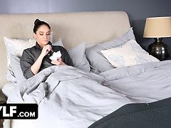 Lusty Stepmom Sheena Ryder Wants To Get Pregnant As A Gift For Her Birthday