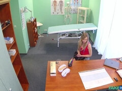 Blonde, Sucer une bite, Médecin, En levrette, Doigter, Léchez, Bureau, Uniforme