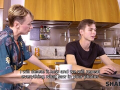 Blond, Stel, Hd, Keuken, Rijpe lesbienne, Kort haar, Kousen, Tieten likken