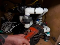 Amateur, Salle de bains, Brunette brune, Couple, Queue, En levrette, Fille latino, Tatouage