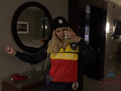 Leie, Bad, Grosse titten, Freundin, Orgasmus, Pov, Öffentlich, Nass