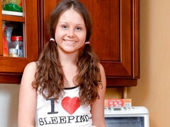 Amateur, Gode, Doigter, Gode énorme, Masturbation, Seins naturels, Maigrichonne, Adolescente