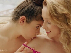 Tussi, Fingern, Lesbisch, Lingerie, Masturbation, Rasiert, Entkleiden, Titten