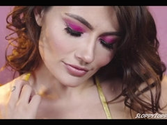 Grosse bite, Bikini, Garce, Noire, Hard, Interracial, Mère que j'aimerais baiser, Maigrichonne