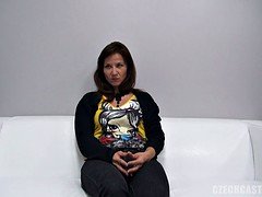 Amateur, Morena, Linda