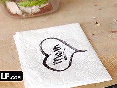 Gros cul, Gros seins, Sucer une bite, Plantureuse, Tir de sperme, Film complet, Hd, Maman