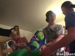 Badpak, Zwart, Blond, Slaapzaal, Klein, Biljart, Mager, Tieten likken