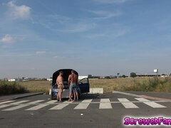 Blondine, Blasen, Auto, Tschechisch, Grossvater, Handjob, Rasiert, Jungendliche (18+)