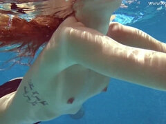 18 jahre, Frau, Fetisch, Hd, Öffentlich, Solo, Titten, Unter wasser