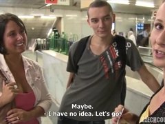 Leie, Grosse titten, Blasen, Paar, Verrückt, Natürlichen titten, Im freien, Rock