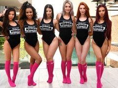 Noire, Doigter, Groupe, Interracial, Embrassement, Masturbation, Jarretelles, Adolescente