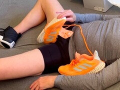 Sneaker lover snkrluvr69 gets off in an extended sneaker session