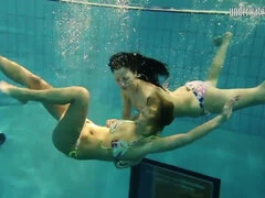 18 летние, Фетиш, Хд, Лесбиянка, Бассейн, Душ, Молоденькие, Под водой
