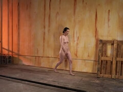 Bondage domination sadisme masochisme, Brunette brune, Peloter, Masturbation, Nue  à poil, Esclave, Adolescente