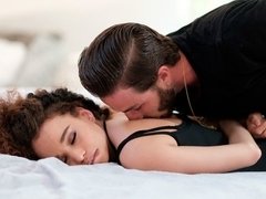 Sucer une bite, En levrette, Noir ébène, Branlette thaïlandaise, Hard, Rasée, Adolescente