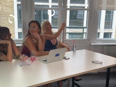 Grosser arsch, Grosse titten, Schwarz, Flotter vierer, Interrassisch, Büro