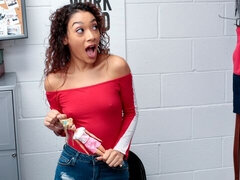 Noire, Sucer une bite, En levrette, Poilue, Branlette thaïlandaise, Interracial, Maigrichonne, Adolescente